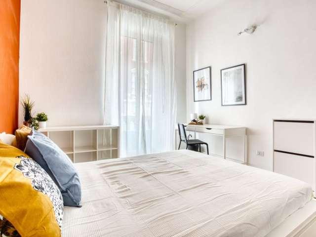 Camera in affitto in appartamento con 3 camere da letto a Milano