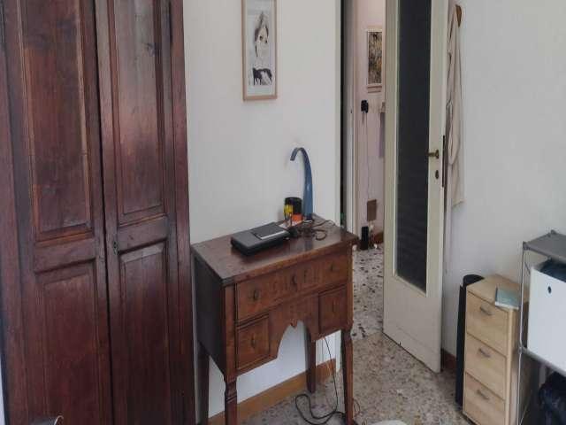Camera in affitto in appartamento con 3 camere da letto a Milano