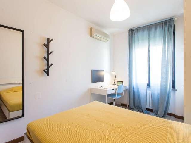 Camera in affitto in appartamento con 3 camere da letto a Milano