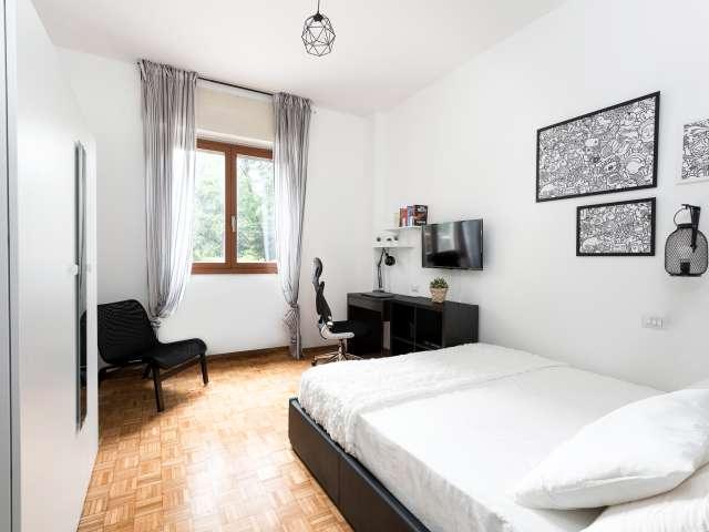 Camera in affitto in appartamento con 3 camere da letto a Milano
