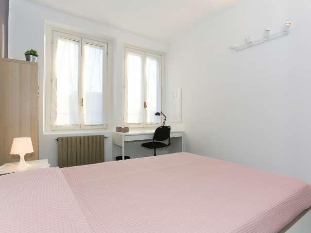 Camera in affitto in appartamento con 3 camere da letto a Portello, Milano
