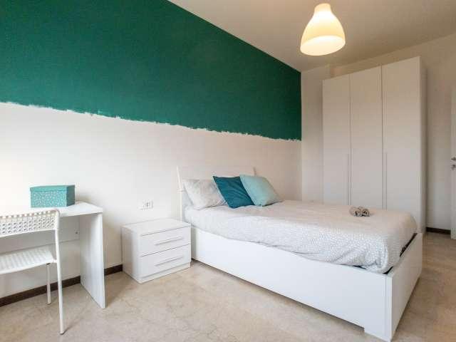 Camera in affitto in appartamento con 3 camere da letto a Precotto, Milano