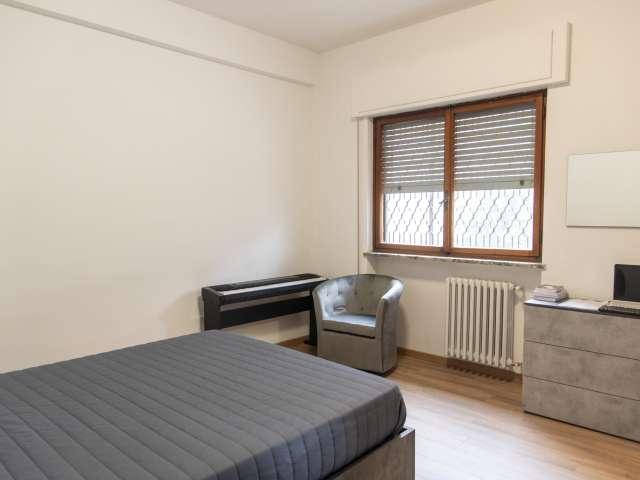 Camera in affitto in appartamento con 3 camere da letto a Roma