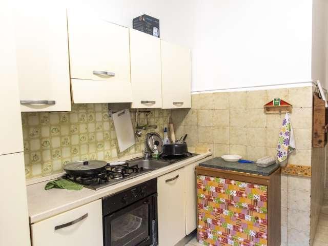 Camera in affitto in appartamento con 3 camere da letto a Roma