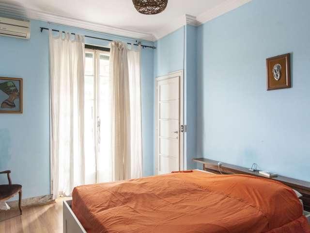 Camera in affitto in appartamento con 3 camere da letto a Roma