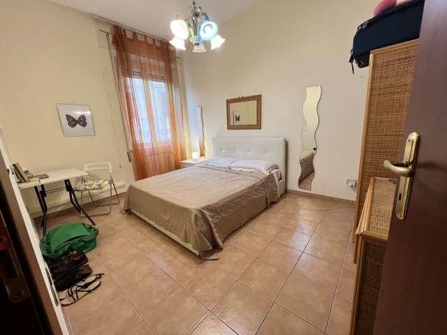 Camera in affitto in appartamento con 3 camere da letto a Roma