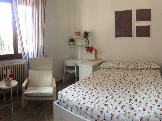Camera in affitto in appartamento con 4 camere da letto a Milano
