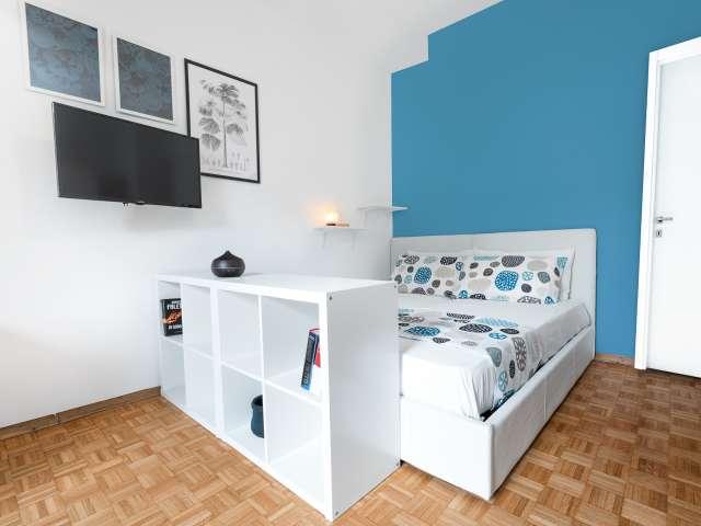 Camera in affitto in appartamento con 4 camere da letto a Milano