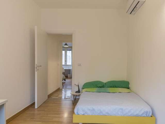 Camera in affitto in appartamento con 4 camere da letto a Milano