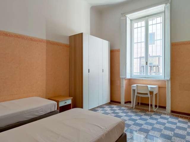 Camera in affitto in appartamento con 4 camere da letto a Milano