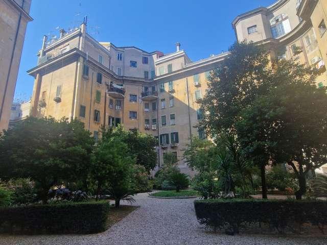 Camera in affitto in appartamento con 4 camere da letto a Roma