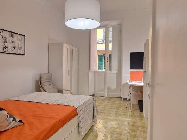 Camera in affitto in appartamento con 4 camere da letto a Roma