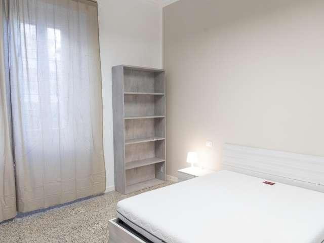 Camera in affitto in appartamento con 4 camere da letto a Roma