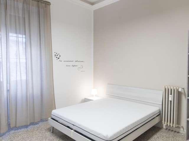 Camera in affitto in appartamento con 4 camere da letto a Roma