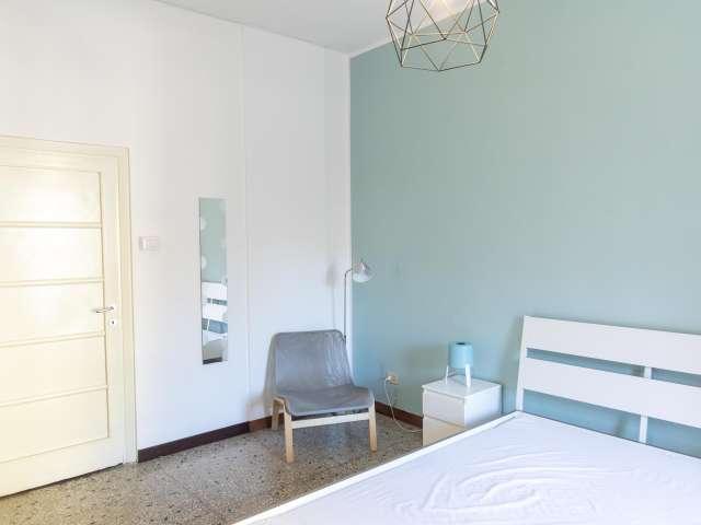 Camera in affitto in appartamento con 4 camere da letto a Roma