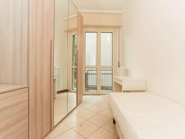 Camera in affitto in appartamento con 4 camere da letto, Sesto San Giovanni