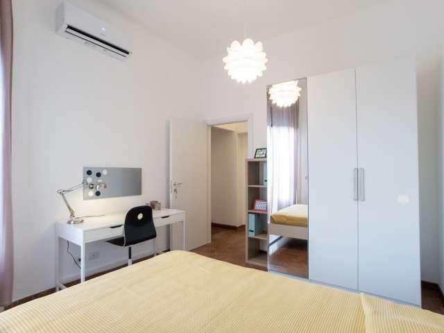 Camera in affitto in appartamento con 5 camere da letto a Città Studi, Milano