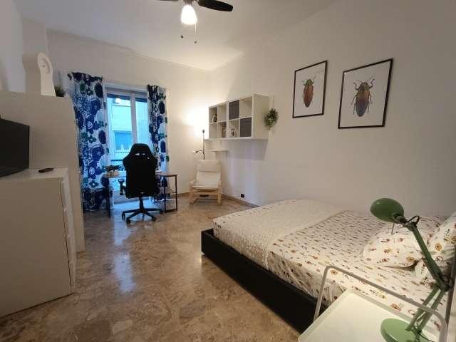 Camera in affitto in appartamento con 5 camere da letto a Milano