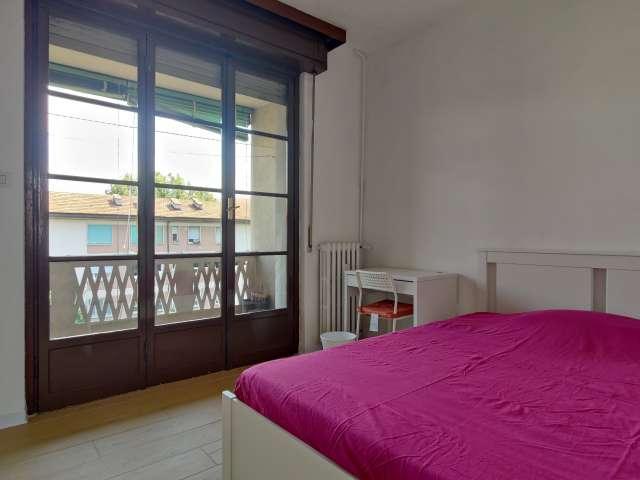 Camera in affitto in appartamento con 5 camere da letto a Milano