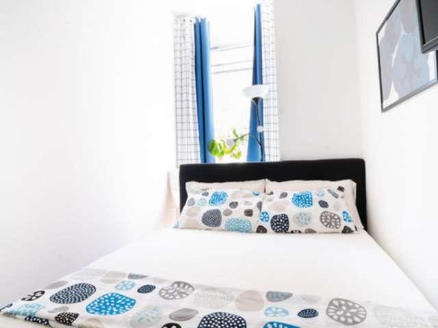 Camera in affitto in appartamento con 5 camere da letto a Milano
