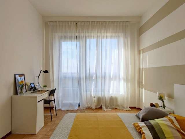 Camera in affitto in appartamento con 5 camere da letto a Milano