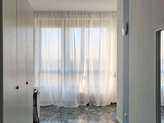 Camera in affitto in appartamento con 5 camere da letto a Milano
