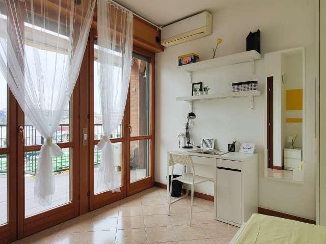 Camera in affitto in appartamento con 6 camere da letto a Milano