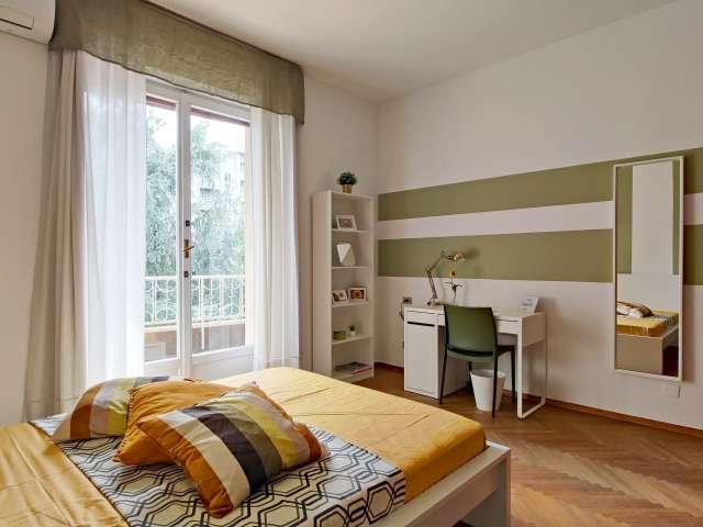 Camera in affitto in appartamento con 6 camere da letto a Milano
