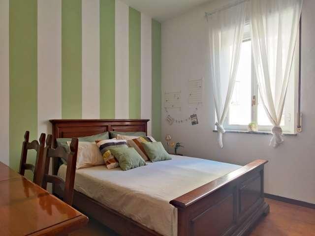 Camera in affitto in appartamento con 7 camere da letto a Milano