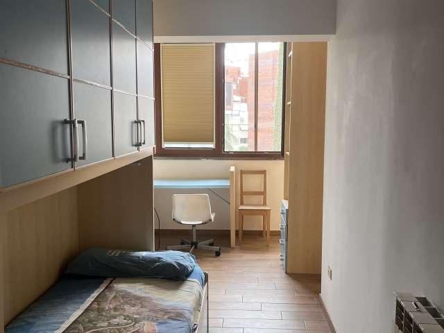 Camera in affitto in appartamento condiviso con 5 camere da letto ad Ardeatino, Roma