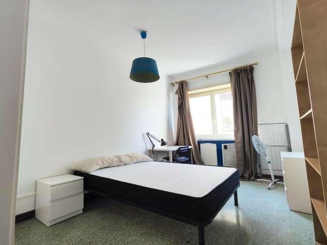 Camera in affitto in appartamento condiviso con 6 camere da letto a Monte Sacro, Roma