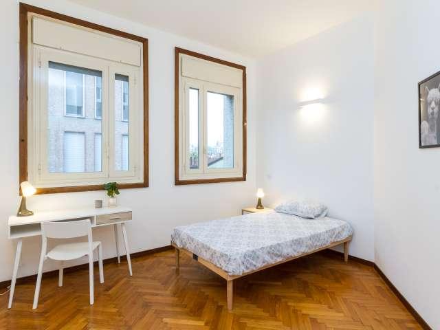 Camera in affitto in appartamento condiviso con 6 camere da letto, Duomo, Milano