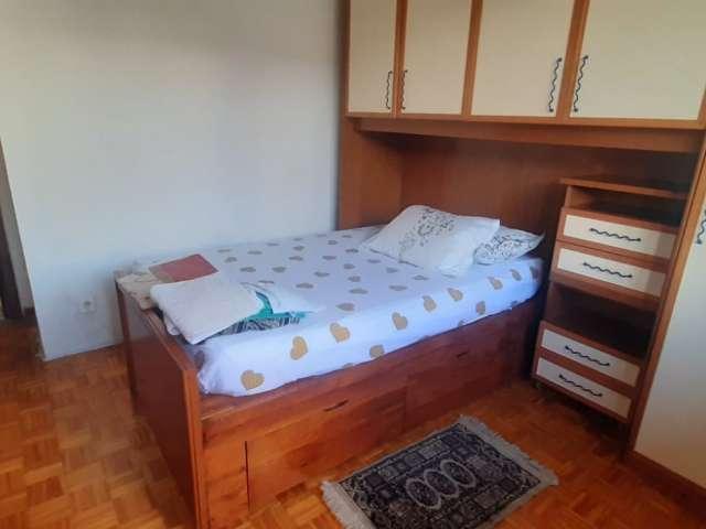 Camera in appartamento con 4 camere da letto a Casal Bruciato, Roma