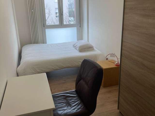 Camera in appartamento con 4 camere da letto a San Giuseppe