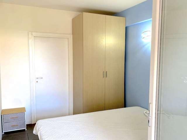 Camera in appartamento con 4 camere da letto, Giardinetti, Roma