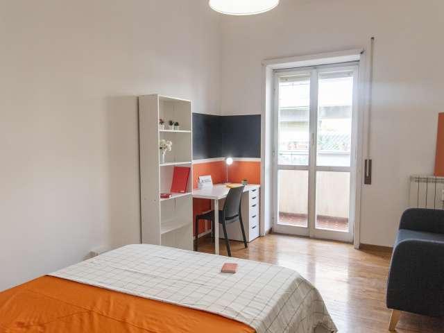 Camera in appartamento con 6 camere da letto a Marconi, Roma