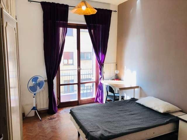 Camera in affitto in un appartamento condiviso con 6 camere da letto a Roma