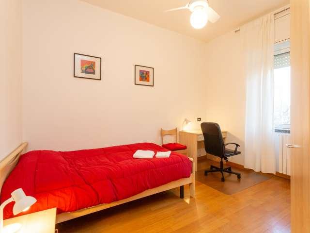 Camera in appartamento con 3 camere da letto a Milano, Milano