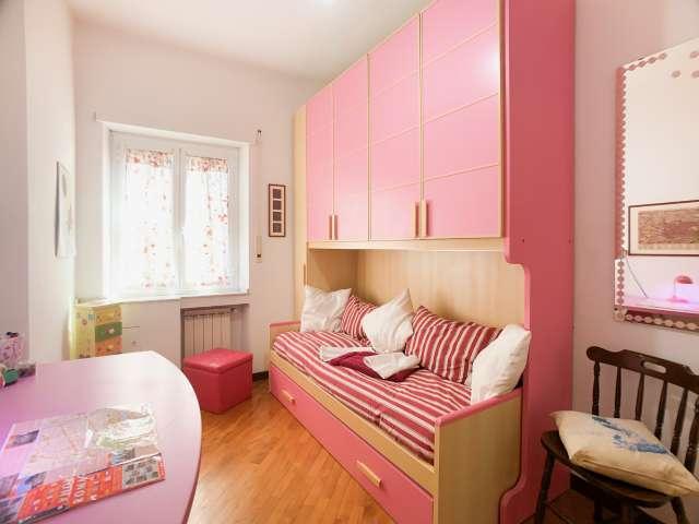 Camera in appartamento con 3 camere da letto a Pigneto, Roma