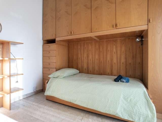 Camera in appartamento con 3 camere da letto a Sesto San Giovanni, Milano