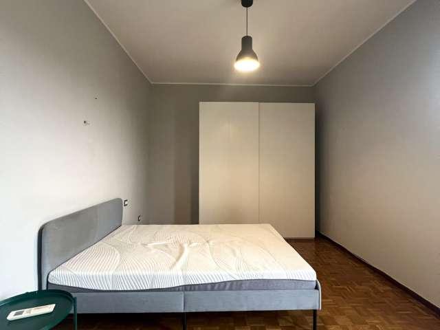 Camera in appartamento con 3 camere da letto in Viale Monza, Milano