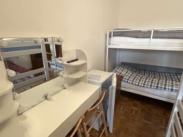 Camera in appartamento condiviso a Milano
