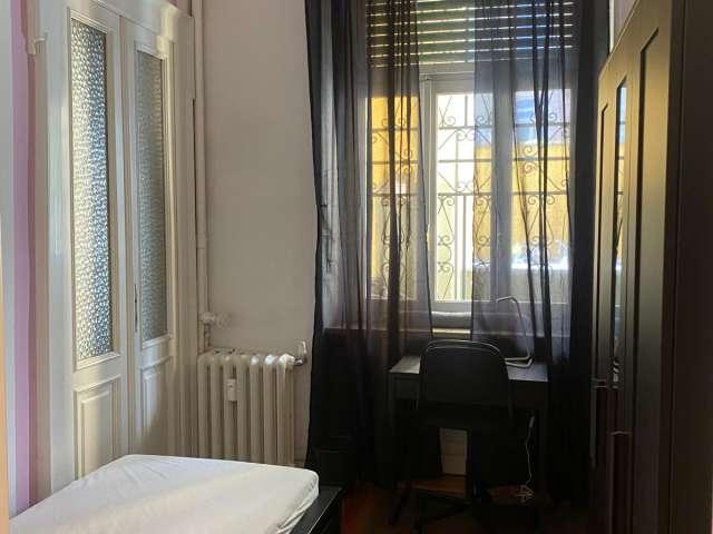 Camera in appartamento condiviso con 3 camere da letto, Cenisia, Torino