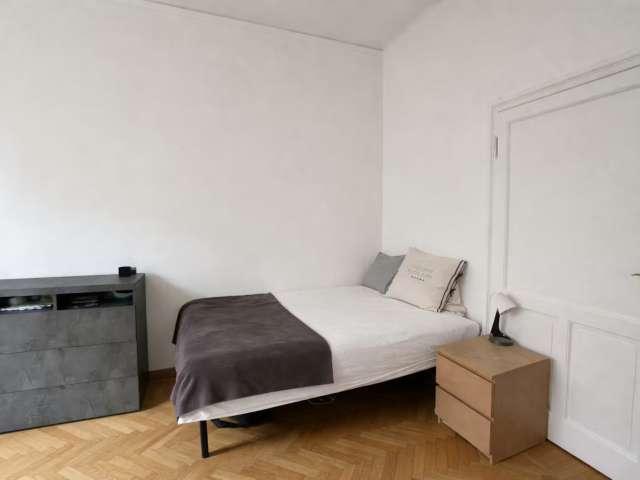 Camera in appartamento condiviso con 3 camere da letto a Buenos Aires Venezia, Milano