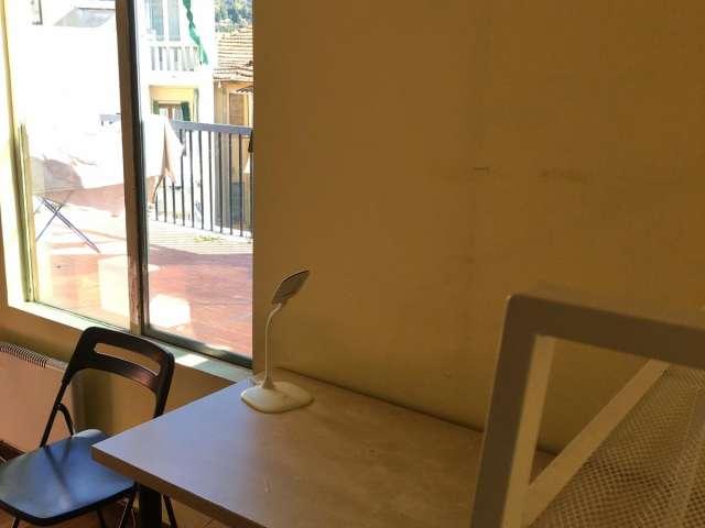 Camera in appartamento condiviso con 3 camere da letto a Molinette Millefonti, Torino