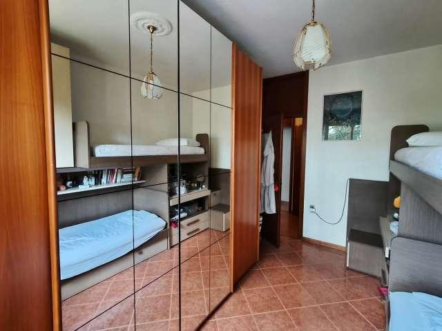 Camera in appartamento condiviso con 3 camere da letto a Niguarda
