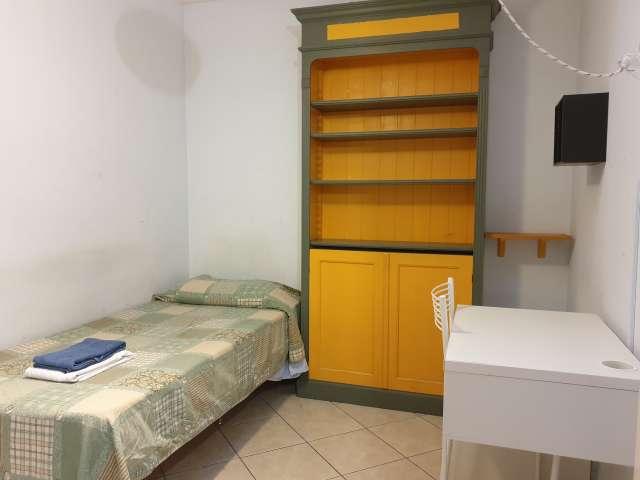 Camera in appartamento condiviso con 3 camere da letto a San Cristoforo, Milano