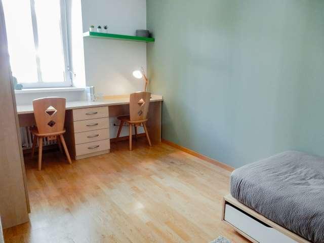 Camera in appartamento condiviso con 3 camere da letto in affitto a San Bernardino, Trento