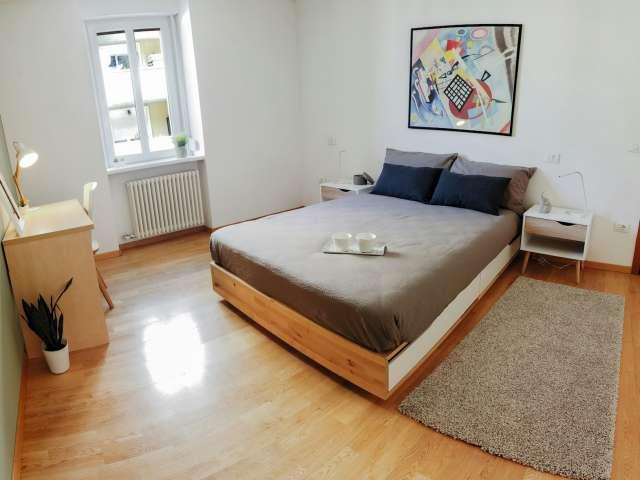 Camera in appartamento condiviso con 3 camere da letto in affitto a San Bernardino, Trento