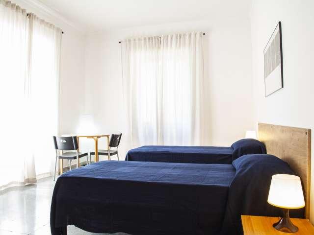 Camera in appartamento condiviso con 3 camere da letto, Quadraro, Roma